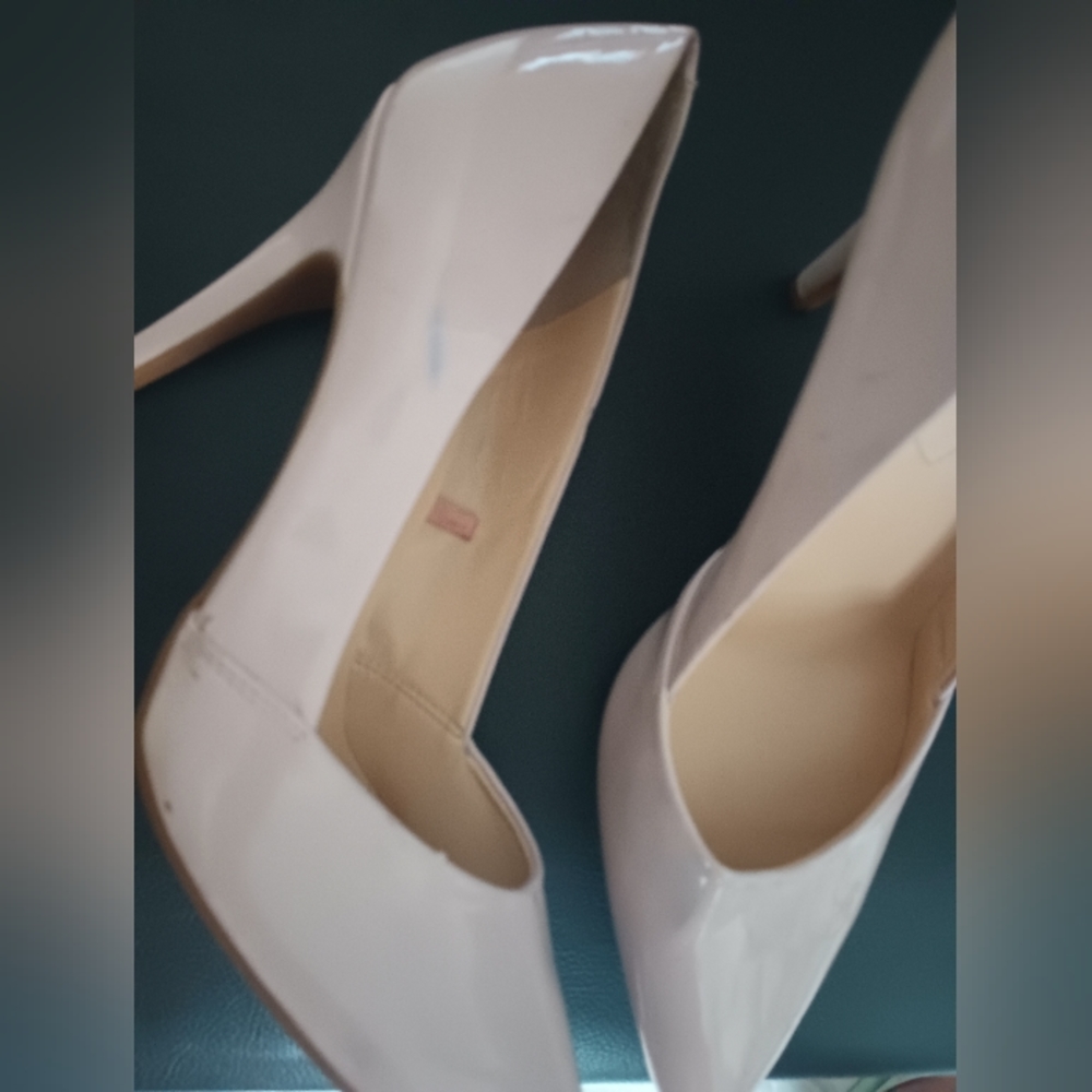 ✨SOLD✨New Cream Beige Guess Pointed Toe Pumps__#S10 - Picture 7 of 9